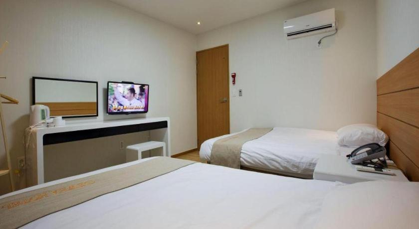 Ewha Hotel Jeju Eksteriør billede